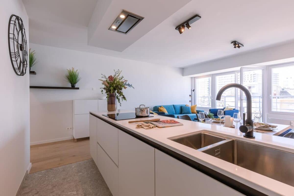 Huswell - Lovely Apartment With Lateral Sea View And Parking Oostende Eksteriør billede
